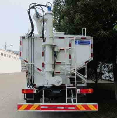 一汽解放小三軸30方（15噸）電動(dòng)飼料車(chē)